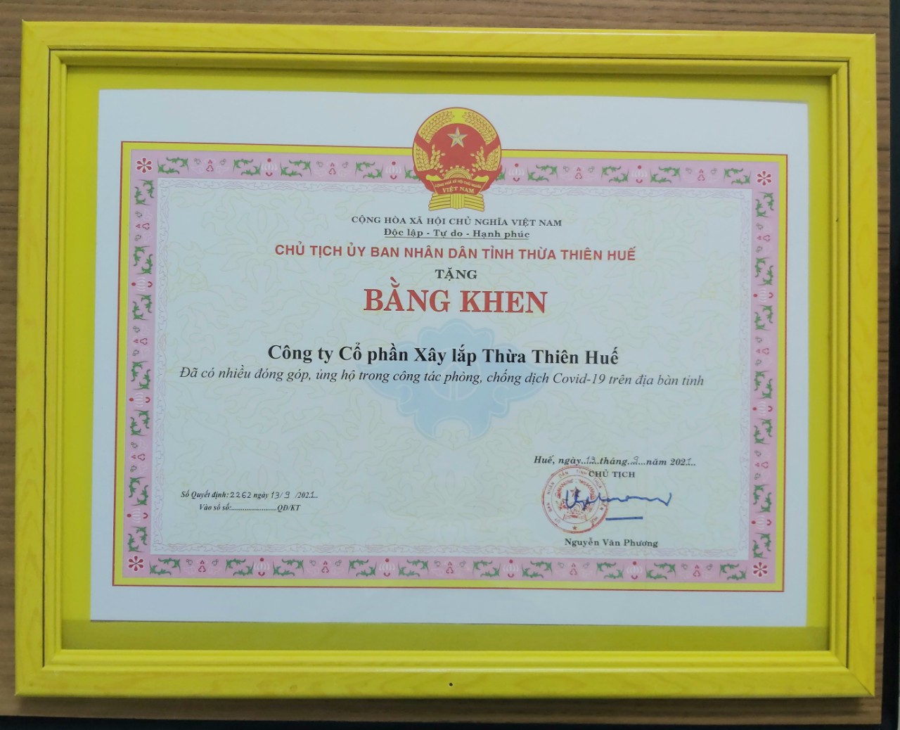  Công ty CP Xây lắp Thừa Thiên Huế nhận Bằng khen của Chủ tịch UBND Tỉnh trao tặng vì đã có nhiều đóng góp, ủng hộ trong công tác phòng chống dịch Covid- 19 trên địa bàn tỉnh.